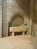 Carcassonne - Notre-Dame de l'Abbaye - Sarcophage en pierre (3)